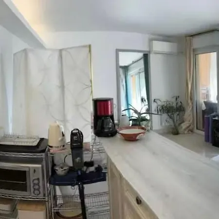 Apartment With Access To Pool *