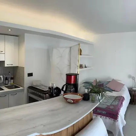 With Access To Pool *