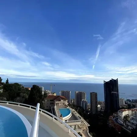 With Access To Pool Lägenhet